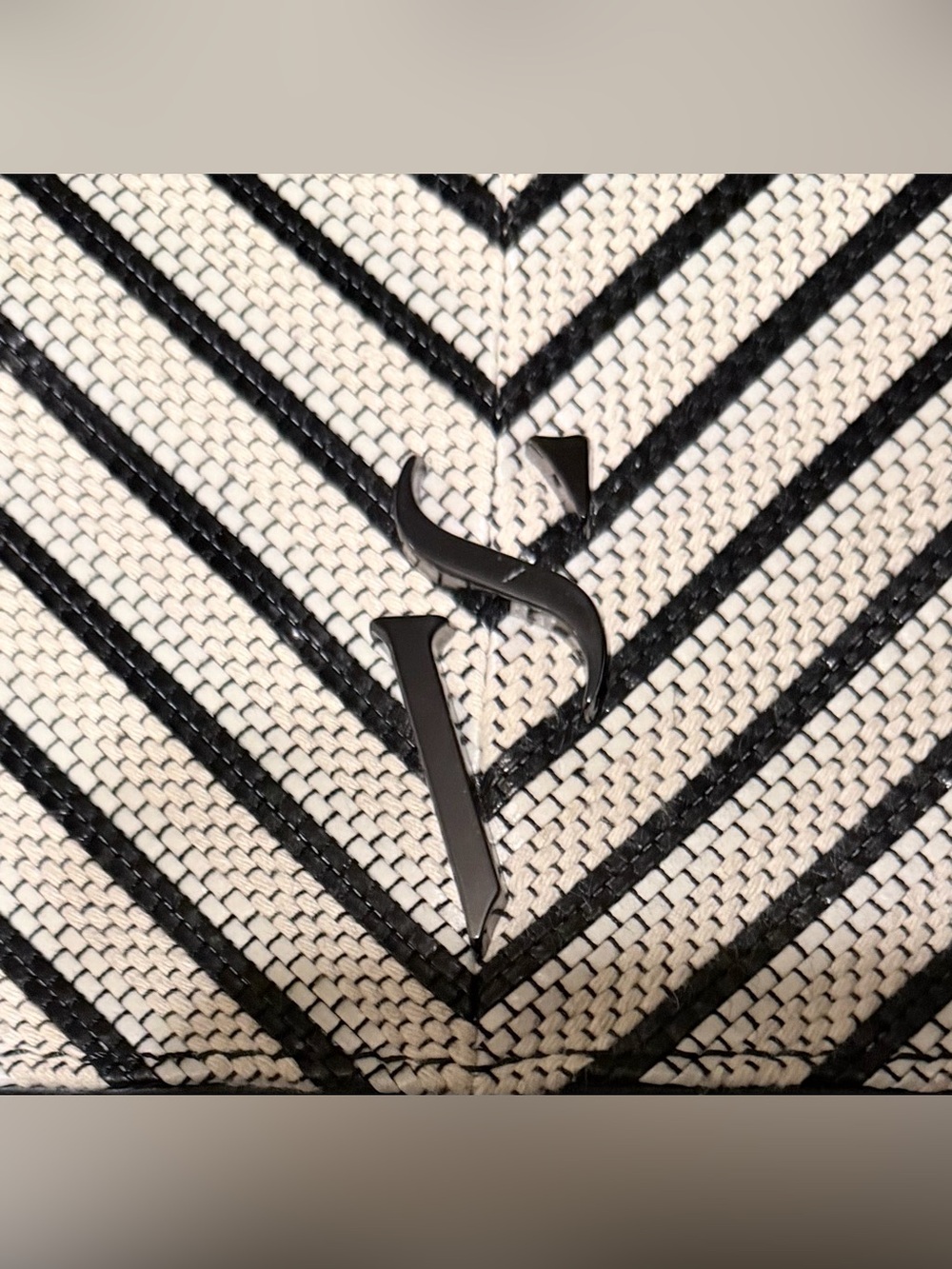 ✨✨NWT✨✨Simply Vera Wang Black & White Chevron Crossbody Bag - Picture 3 of 11